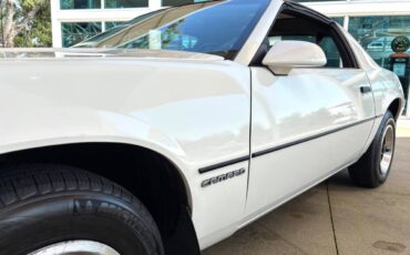 Chevrolet-Camaro-1985-Hatchback-11