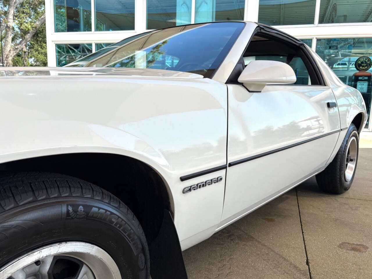 Chevrolet-Camaro-1985-Hatchback-11