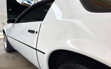 Chevrolet-Camaro-1985-Hatchback-12