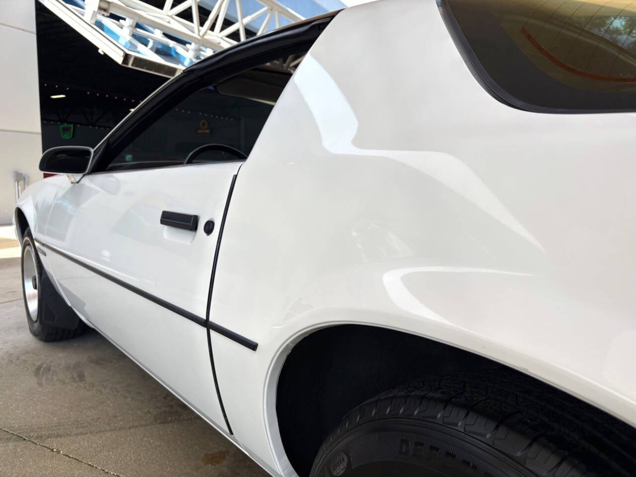 Chevrolet-Camaro-1985-Hatchback-12