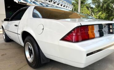 Chevrolet-Camaro-1985-Hatchback-13