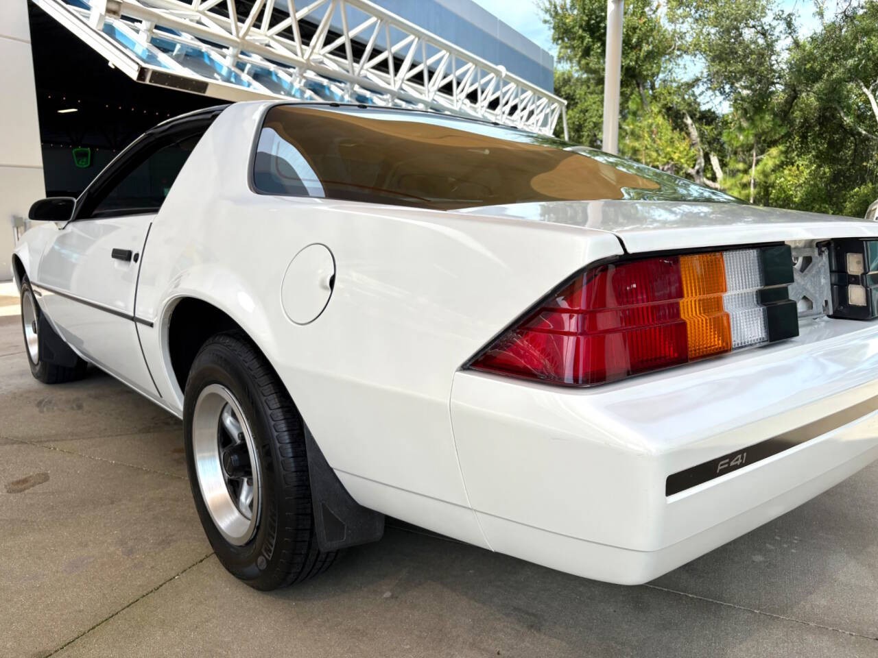Chevrolet-Camaro-1985-Hatchback-13