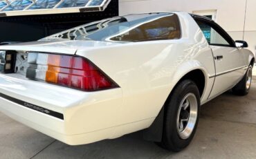 Chevrolet-Camaro-1985-Hatchback-14
