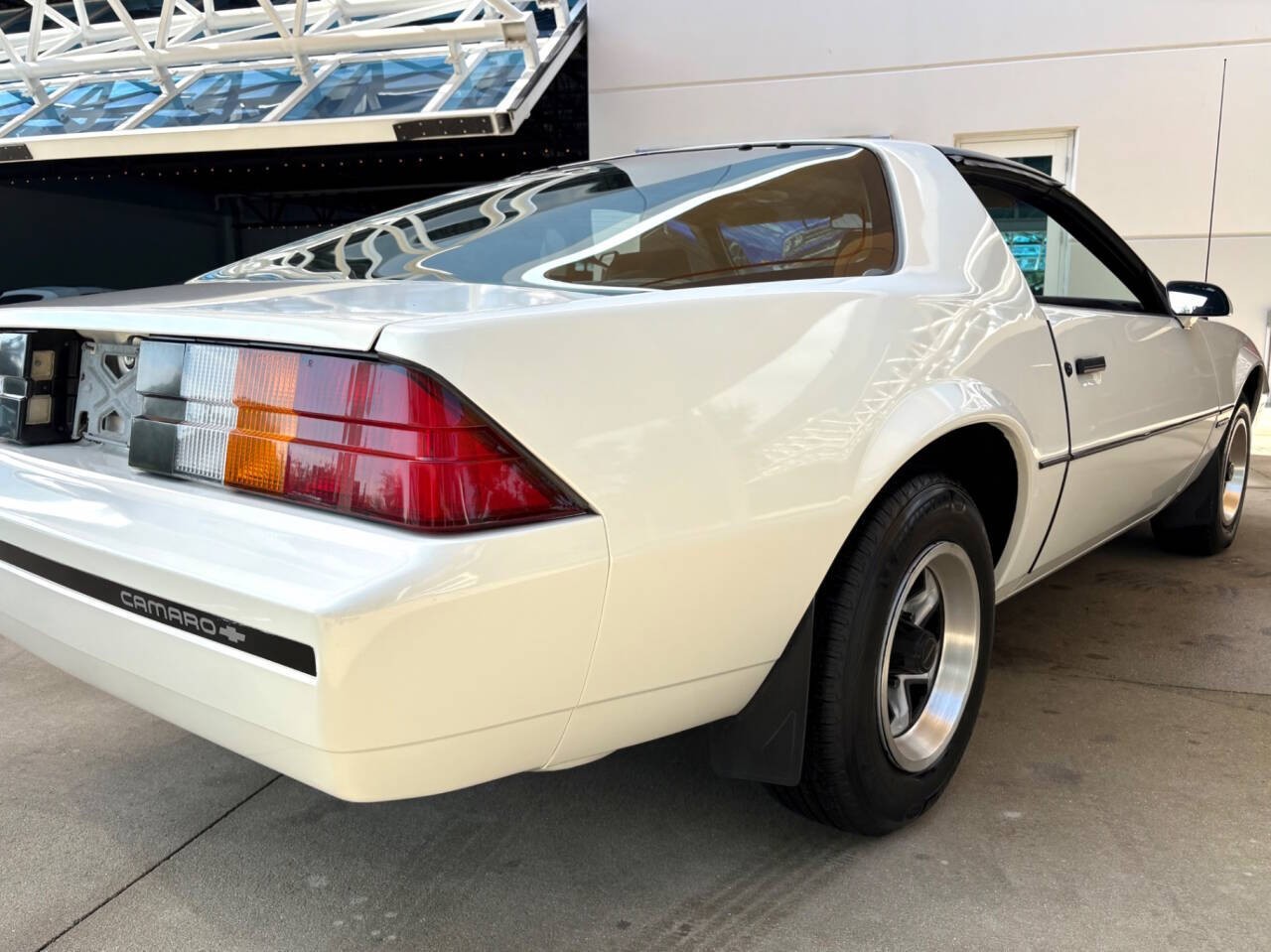 Chevrolet-Camaro-1985-Hatchback-14