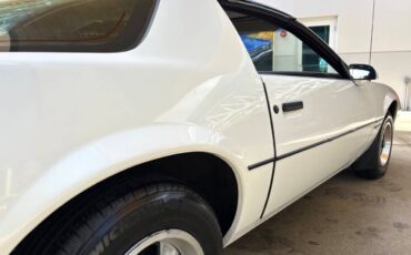 Chevrolet-Camaro-1985-Hatchback-15