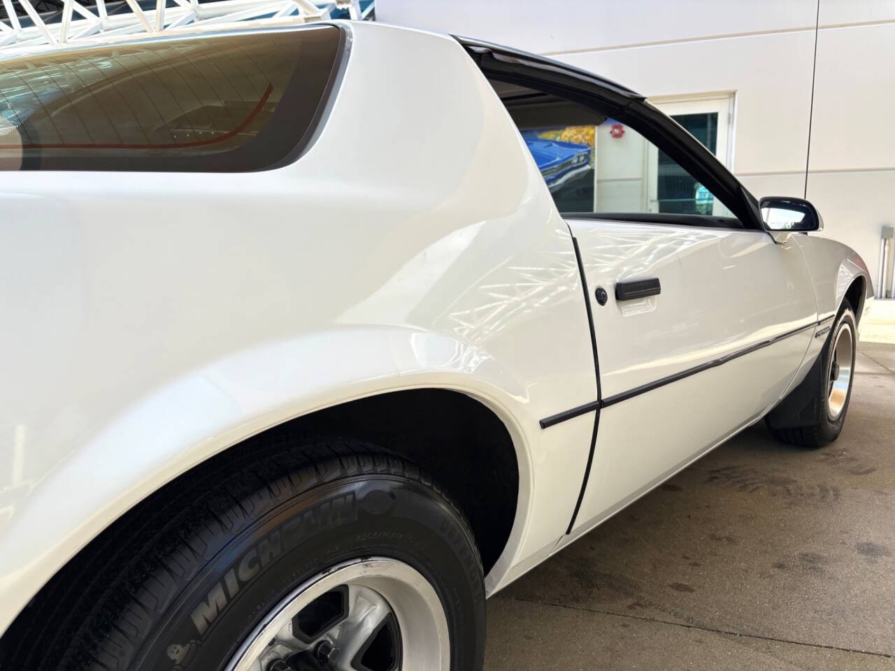 Chevrolet-Camaro-1985-Hatchback-15