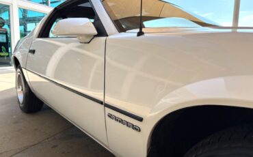 Chevrolet-Camaro-1985-Hatchback-16