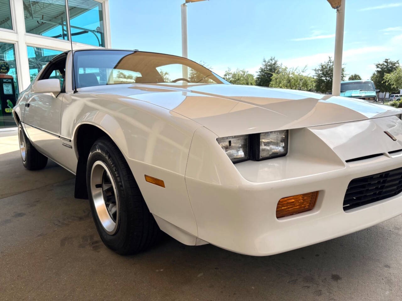 Chevrolet-Camaro-1985-Hatchback-17