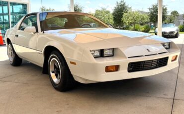Chevrolet-Camaro-1985-Hatchback-2