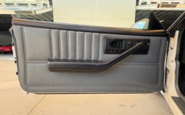 Chevrolet-Camaro-1985-Hatchback-20