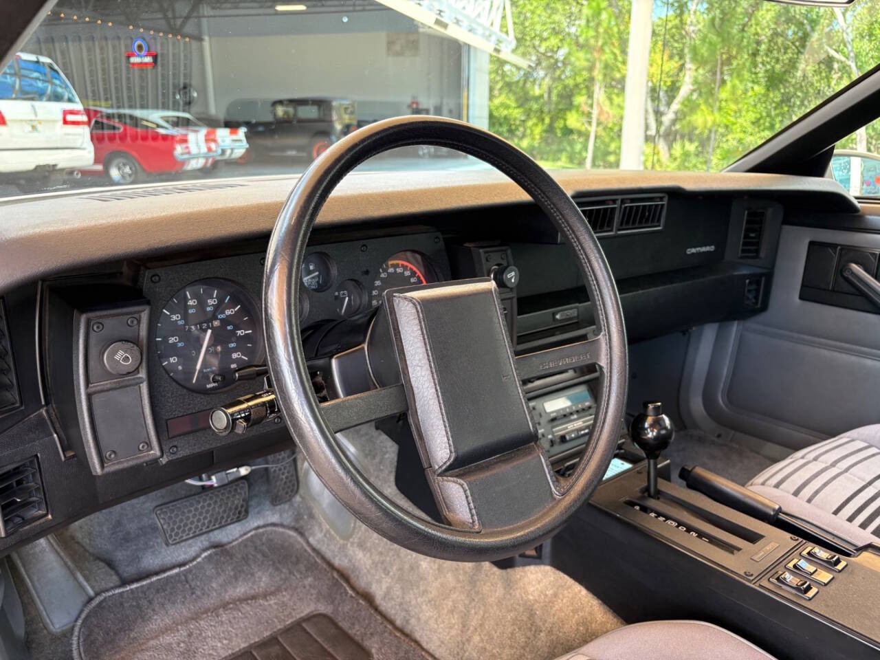 Chevrolet-Camaro-1985-Hatchback-21