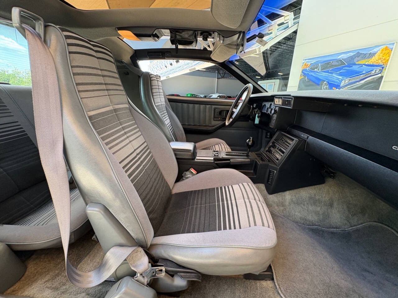 Chevrolet-Camaro-1985-Hatchback-28
