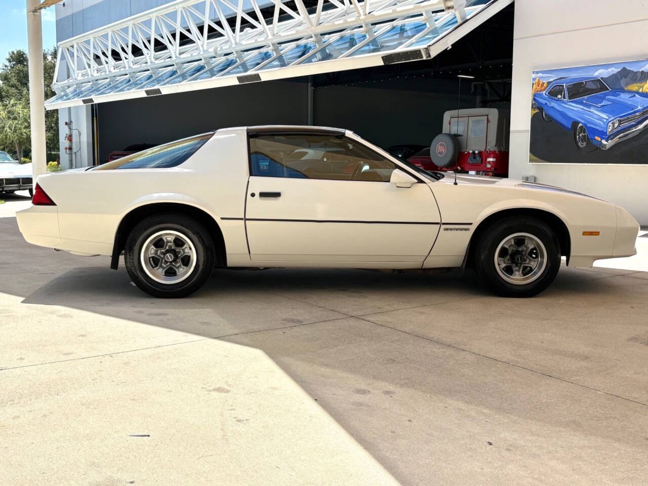 Chevrolet-Camaro-1985-Hatchback-3