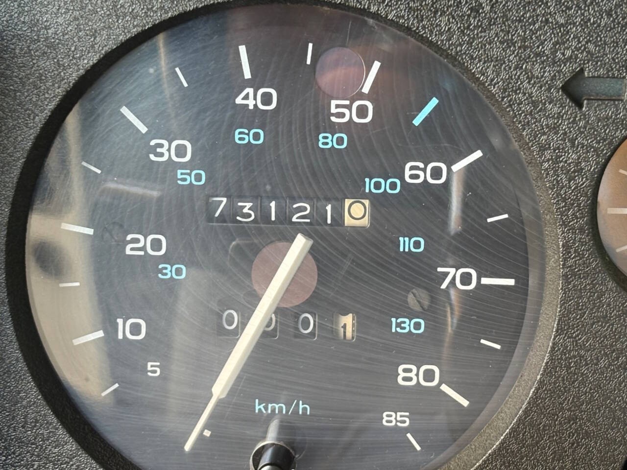 Chevrolet-Camaro-1985-Hatchback-31