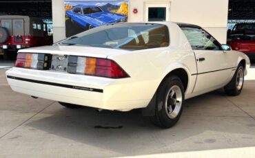 Chevrolet-Camaro-1985-Hatchback-4
