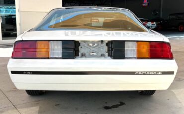 Chevrolet-Camaro-1985-Hatchback-5