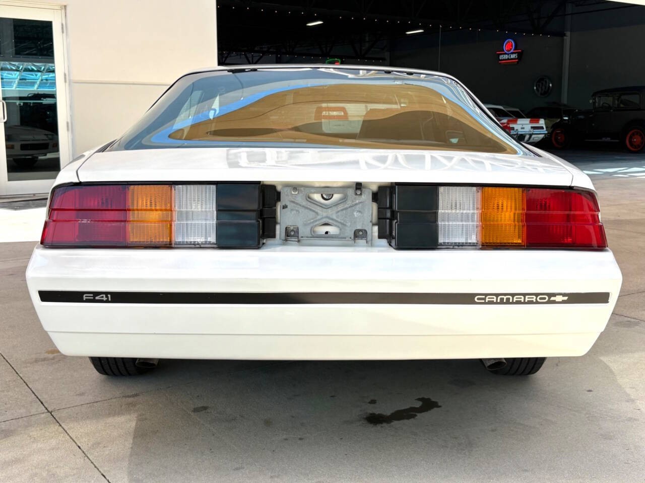 Chevrolet-Camaro-1985-Hatchback-5