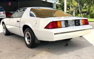 Chevrolet-Camaro-1985-Hatchback-7