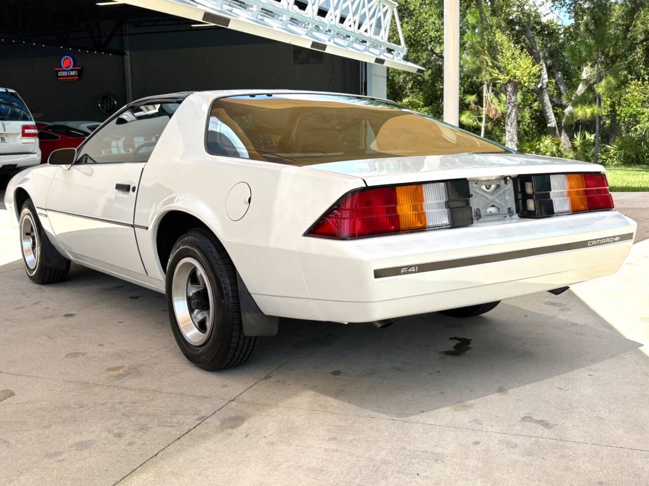 Chevrolet-Camaro-1985-Hatchback-7