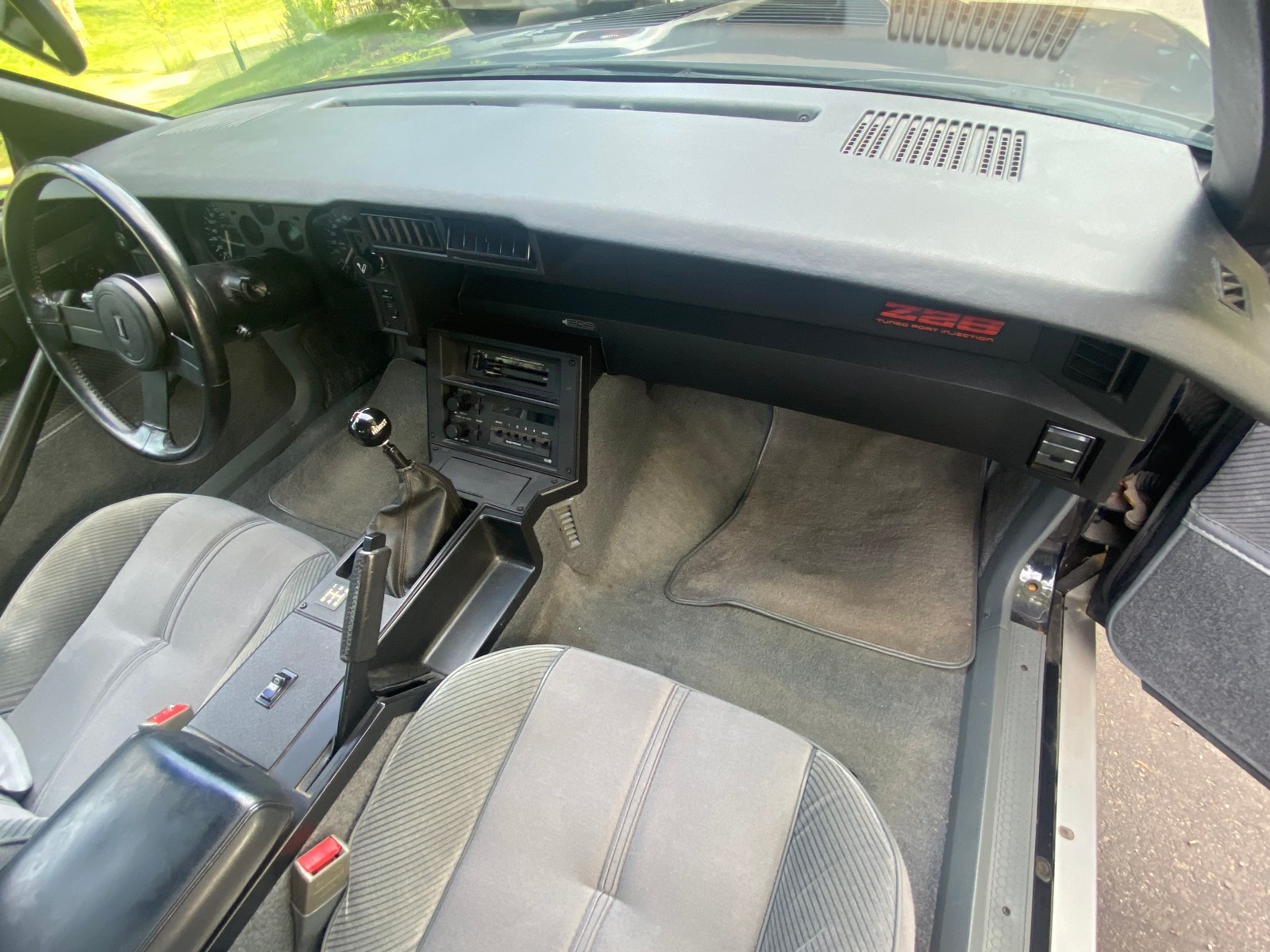 Chevrolet-Camaro-1986-Coupe-15