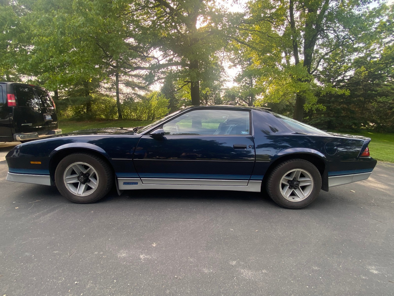Chevrolet-Camaro-1986-Coupe-2