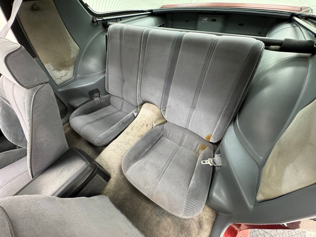 Chevrolet-Camaro-1986-Coupe-33