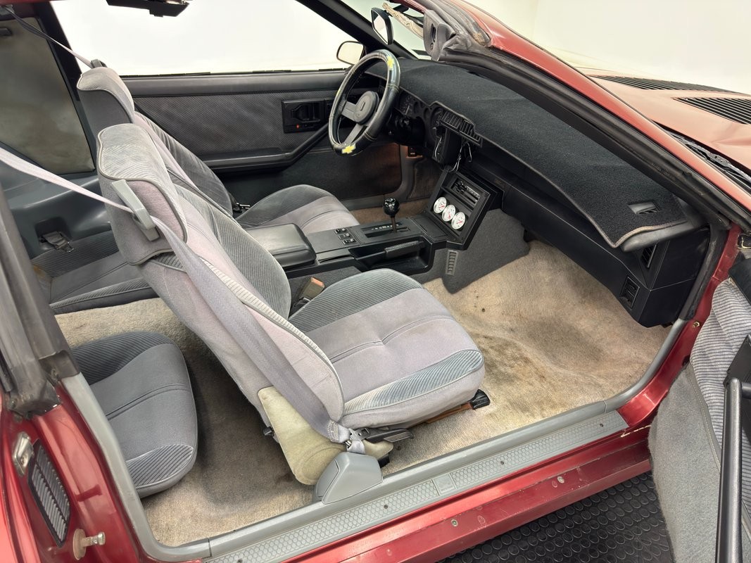 Chevrolet-Camaro-1986-Coupe-35