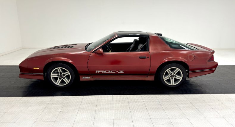 Chevrolet-Camaro-1986-Flame-Red-Metallic-Gray-1