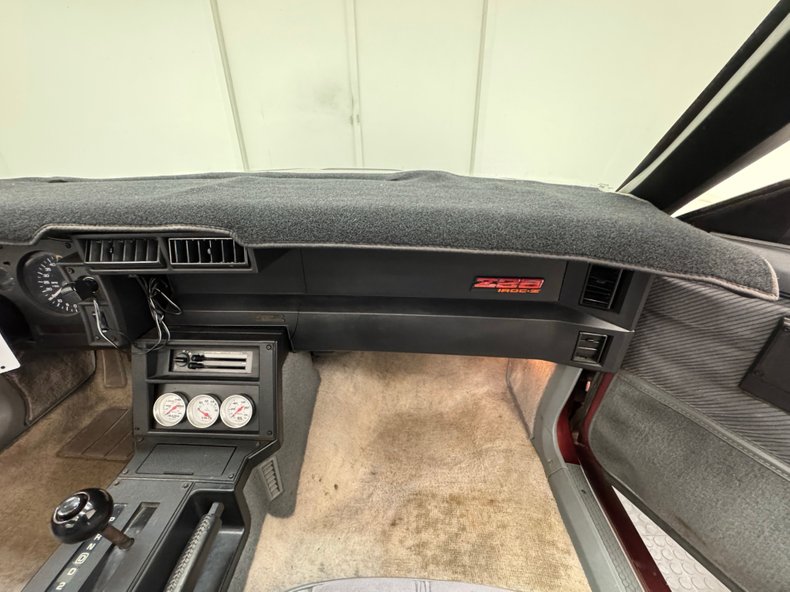 Chevrolet-Camaro-1986-Flame-Red-Metallic-Gray-10
