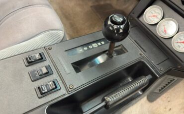 Chevrolet-Camaro-1986-Flame-Red-Metallic-Gray-11