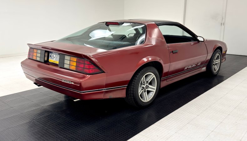 Chevrolet-Camaro-1986-Flame-Red-Metallic-Gray-19