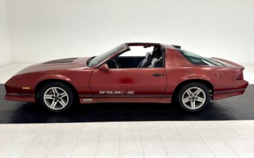 Chevrolet-Camaro-1986-Flame-Red-Metallic-Gray-2