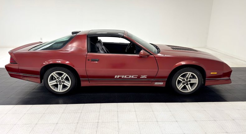 Chevrolet-Camaro-1986-Flame-Red-Metallic-Gray-20