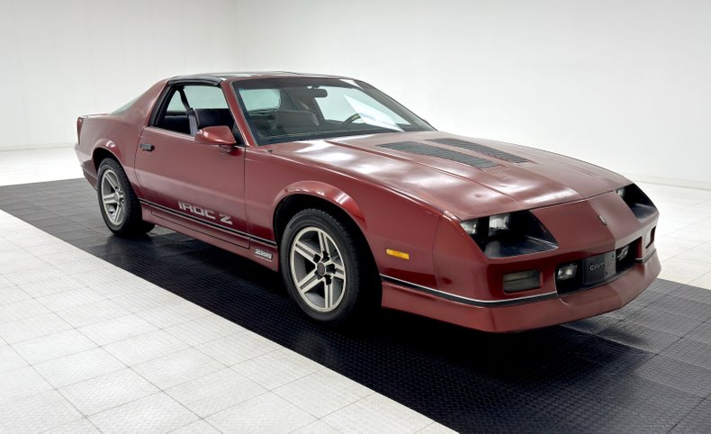 Chevrolet-Camaro-1986-Flame-Red-Metallic-Gray-21