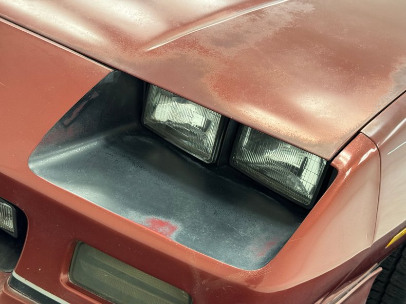 Chevrolet-Camaro-1986-Flame-Red-Metallic-Gray-23