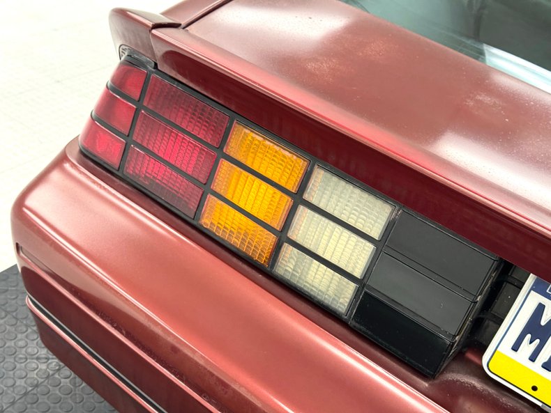 Chevrolet-Camaro-1986-Flame-Red-Metallic-Gray-30