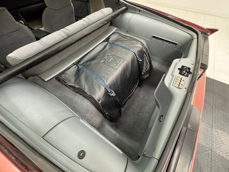 Chevrolet-Camaro-1986-Flame-Red-Metallic-Gray-39