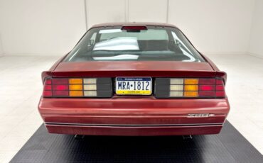 Chevrolet-Camaro-1986-Flame-Red-Metallic-Gray-4