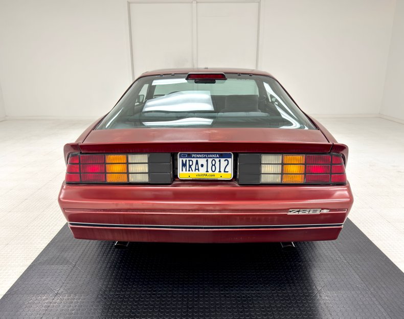 Chevrolet-Camaro-1986-Flame-Red-Metallic-Gray-4