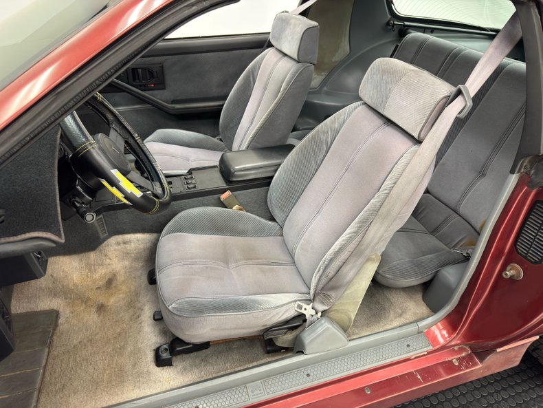 Chevrolet-Camaro-1986-Flame-Red-Metallic-Gray-45