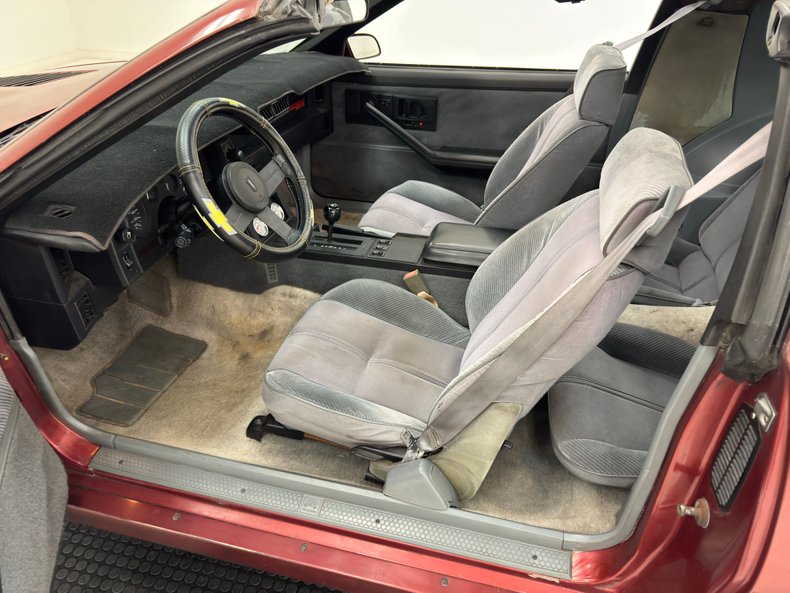 Chevrolet-Camaro-1986-Flame-Red-Metallic-Gray-46