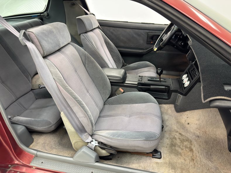 Chevrolet-Camaro-1986-Flame-Red-Metallic-Gray-48