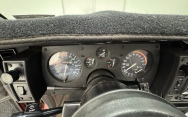 Chevrolet-Camaro-1986-Flame-Red-Metallic-Gray-7