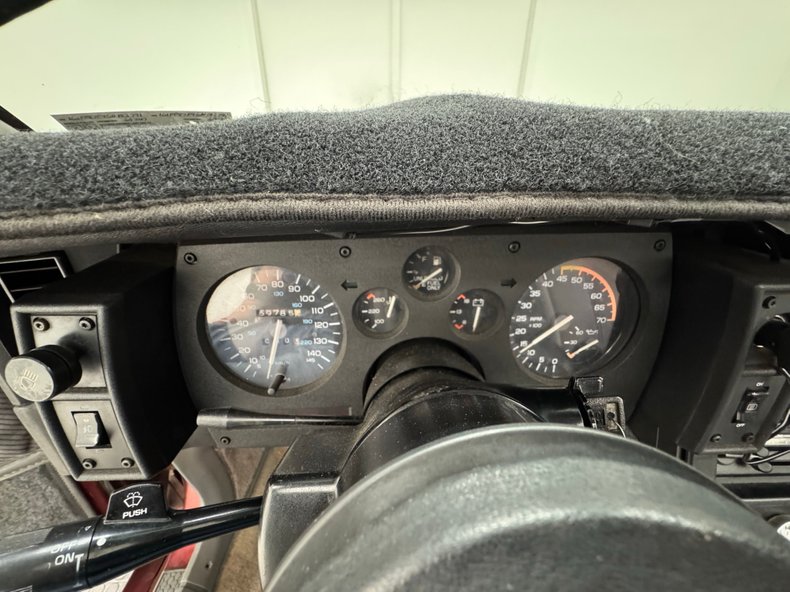 Chevrolet-Camaro-1986-Flame-Red-Metallic-Gray-7