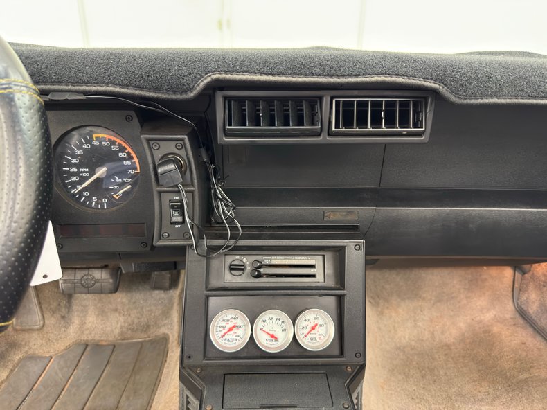 Chevrolet-Camaro-1986-Flame-Red-Metallic-Gray-9