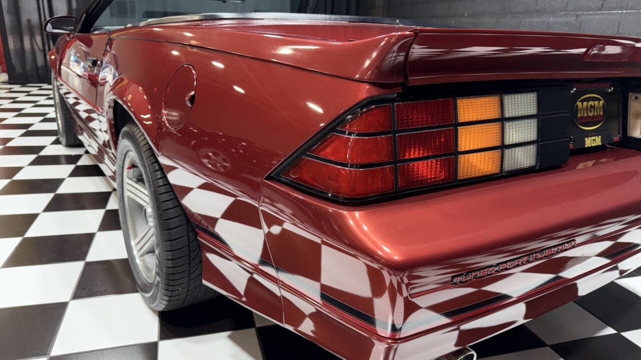 Chevrolet-Camaro-1988-Convertible-19