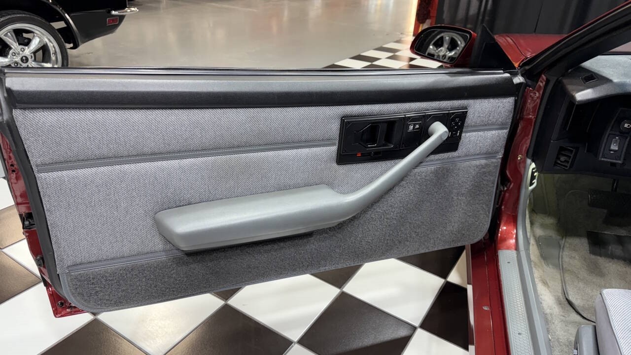 Chevrolet-Camaro-1988-Convertible-33
