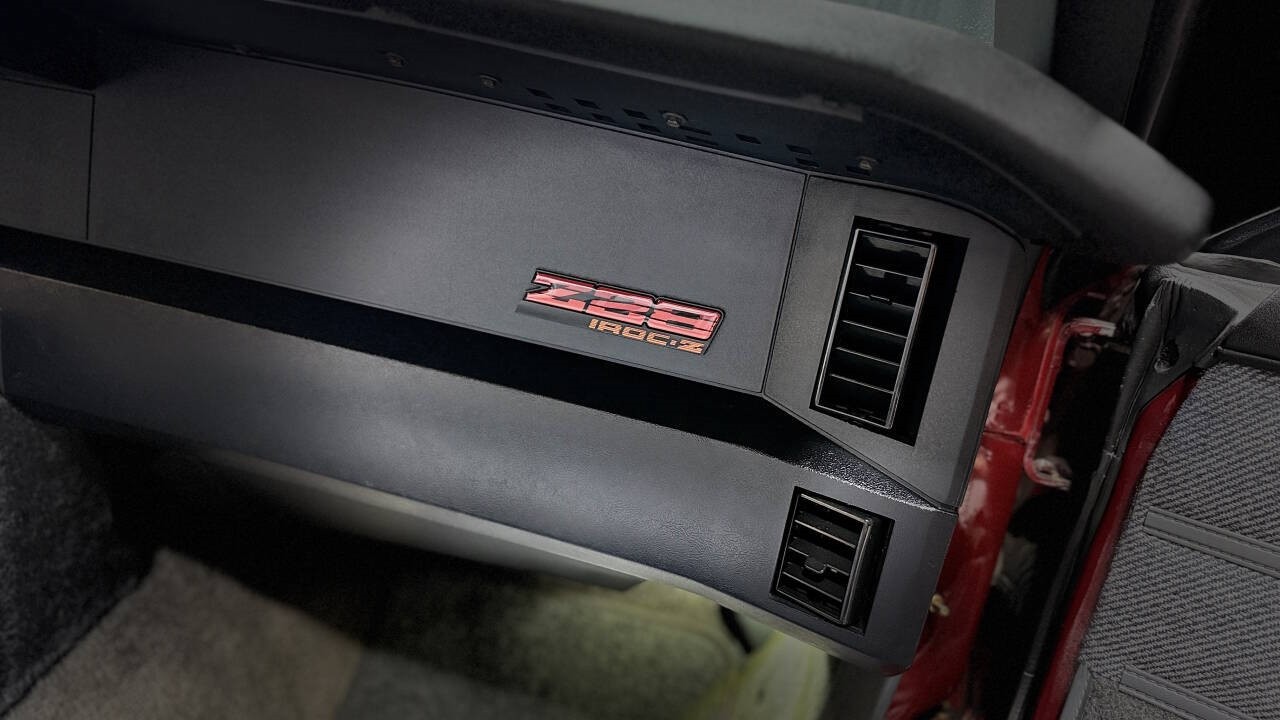 Chevrolet-Camaro-1988-Convertible-38