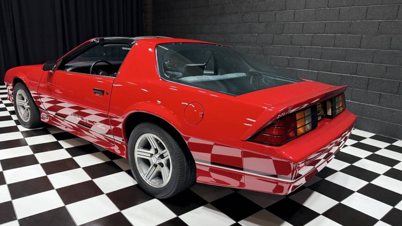 Chevrolet-Camaro-1988-Hatchback-2