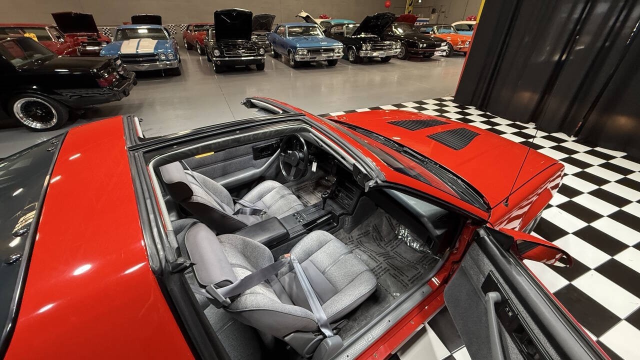 Chevrolet-Camaro-1988-Hatchback-30